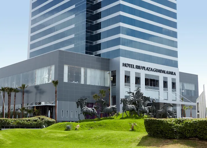 Luxury hotel only: Riu Plaza Guadalajara